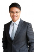 http://upload.wikimedia.org/wikipedia/commons/0/0d/Dr._Ken_Chu,_Chairman_%26_CEO,_Mission_Hills_Group.jpg